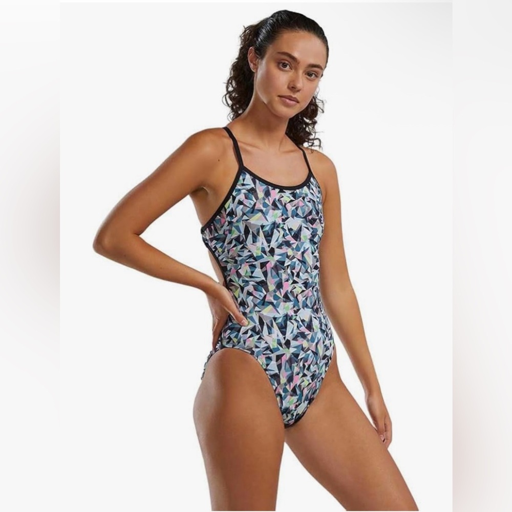 TYR Women's Durafast Elite Crosscutfit Swimsuit 32 Medium